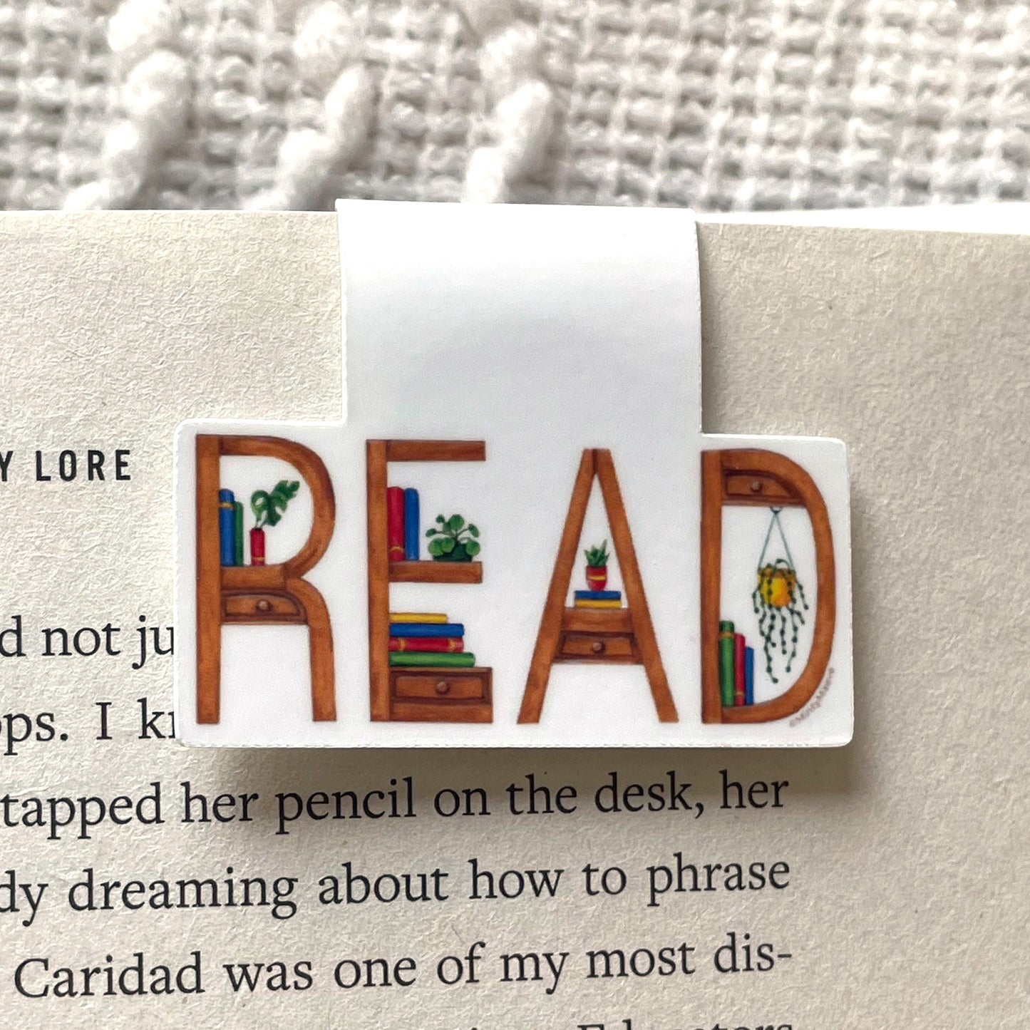 READ Bookshelf Magnetic Bookmark